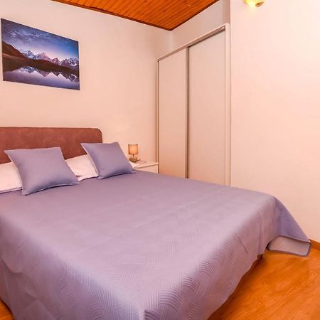 Apartment Mira Примоштен Экстерьер фото