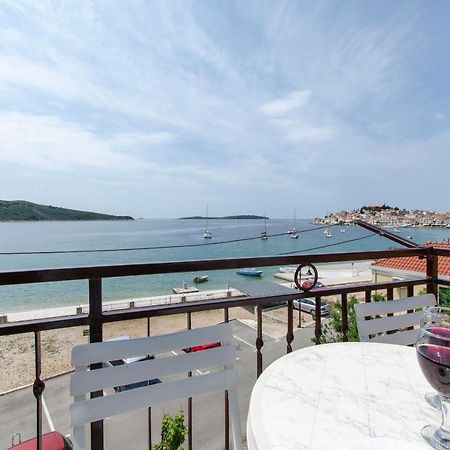 Apartment Mira Примоштен Экстерьер фото