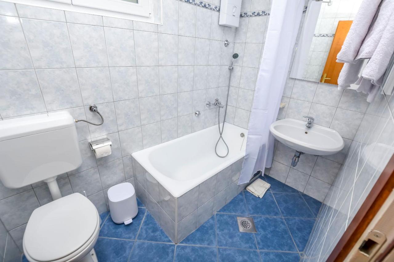 Apartment Mira Примоштен Номер фото