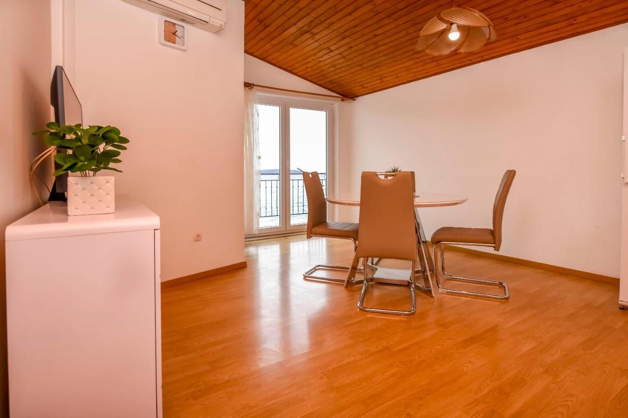 Apartment Mira Примоштен Экстерьер фото