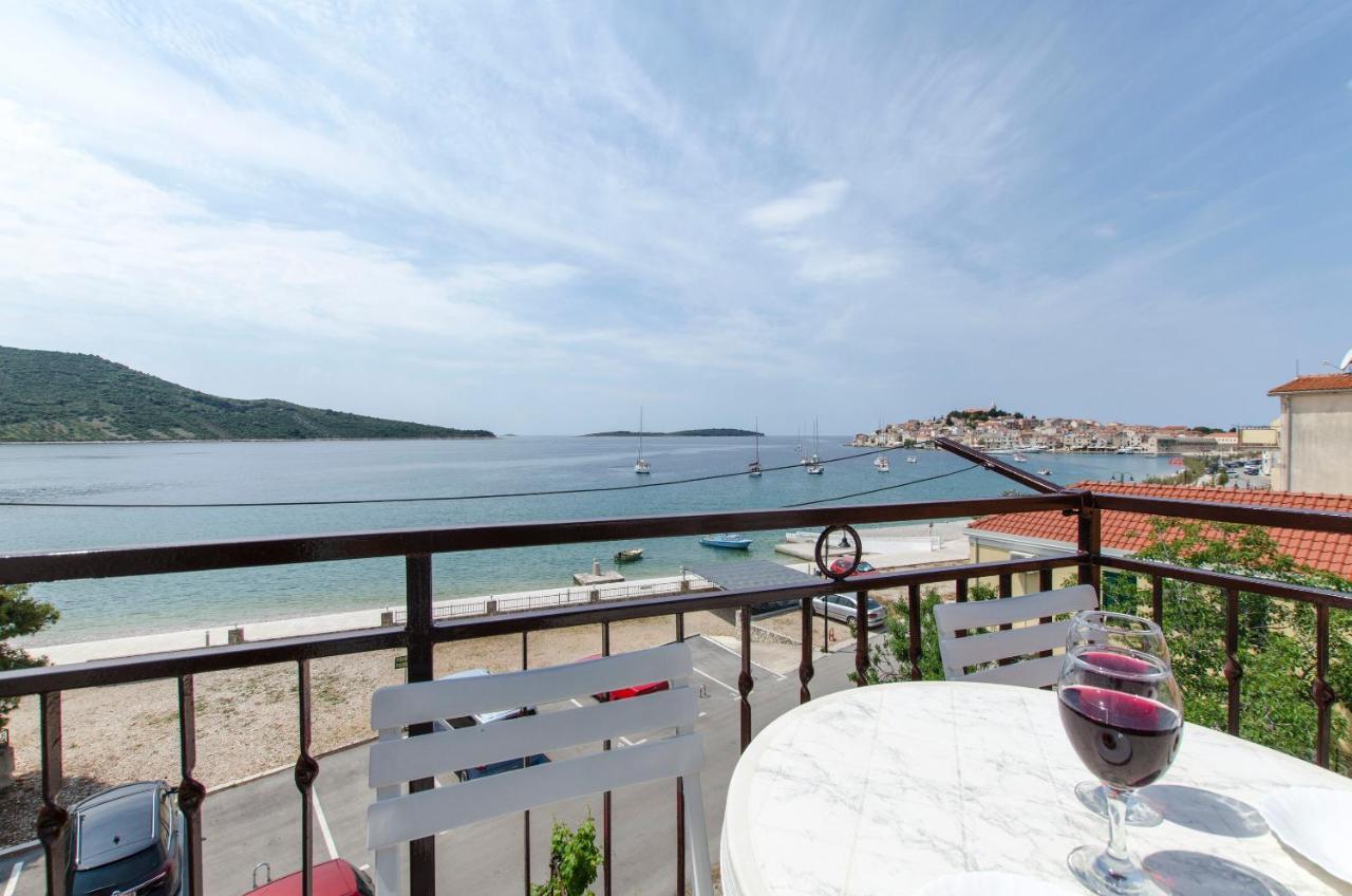 Apartment Mira Примоштен Экстерьер фото